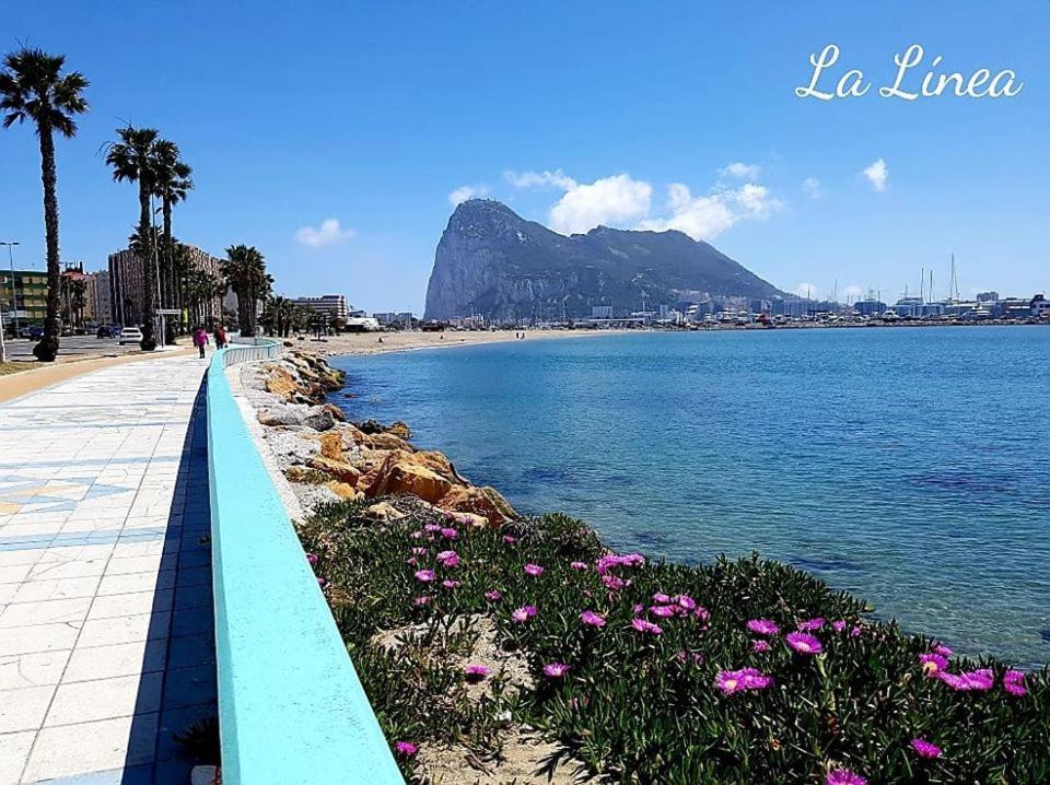 Fantástico apart. en 1°linea playa 5min Gibraltar La Línea de la Concepción Exterior foto
