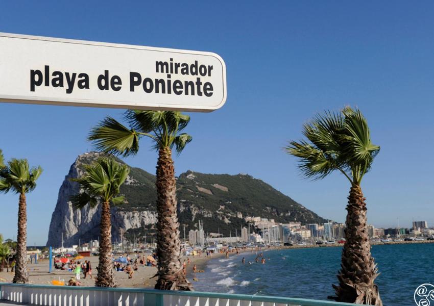 Fantástico apart. en 1°linea playa 5min Gibraltar La Línea de la Concepción Exterior foto